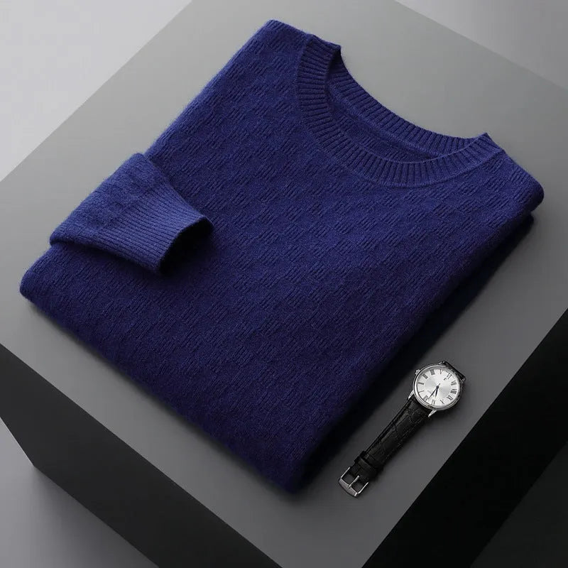 Men's cashmere blend thickened knitted sweater in solid colour with round neck and long sleeves, front view