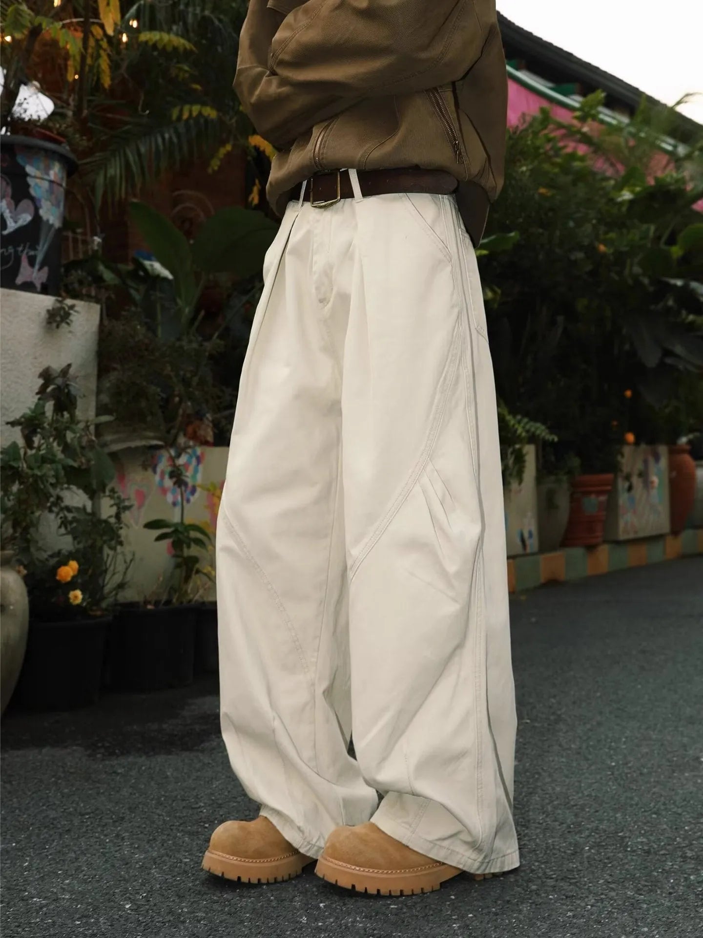 Men's pleated straight trousers in apricot colour with elastic waistband and loose fit