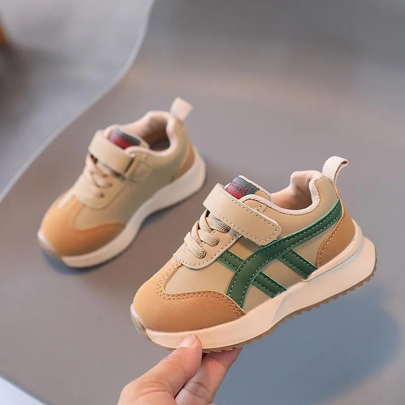 Children's white casual sneakers with synthetic leather upper and Velcro fastening