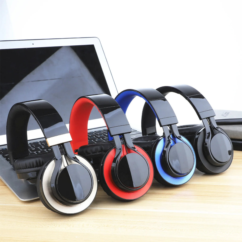 Black wired over-ear headphones with a microphone and 3.5mm plug for mobile phone karaoke and bass audio.
