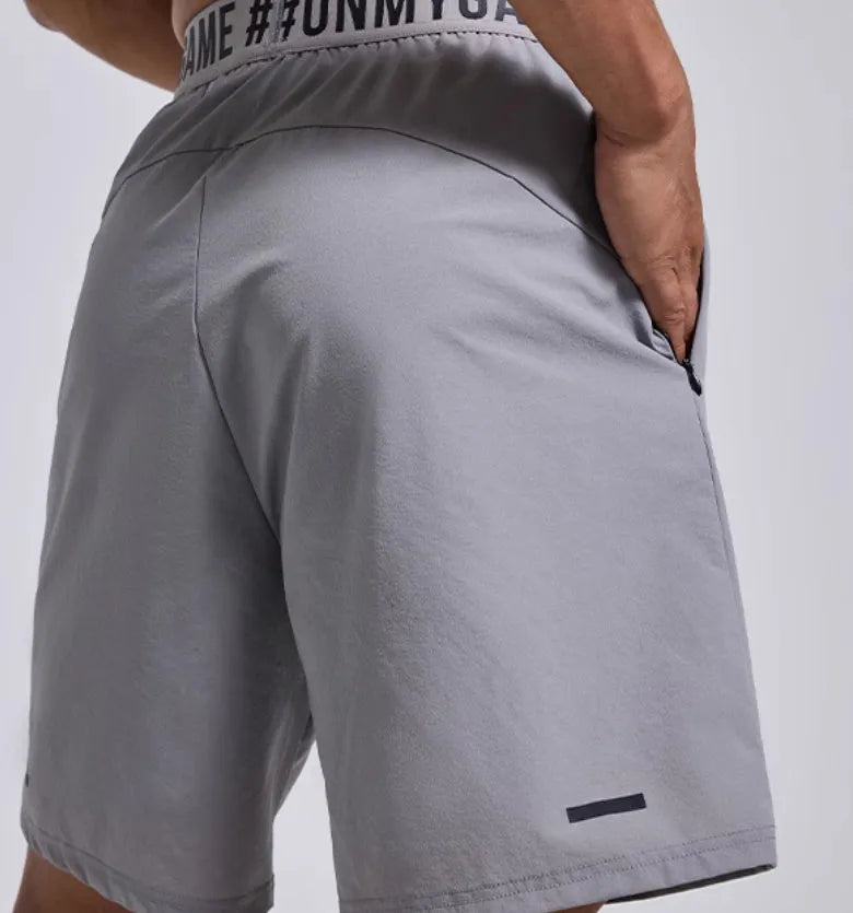 Men's loose-fit cropped sports shorts in black with elastic waist and letter details