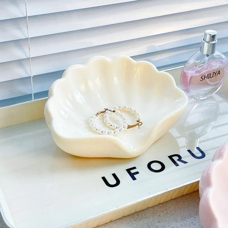 Plastic shell-shaped soap dish in pearl white or pink colour for bathroom organisation