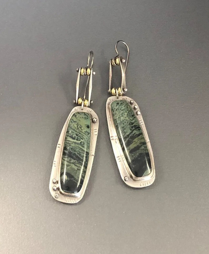 Geometric circular alloy earrings with grey and white marble pattern measuring 20mm diameter
