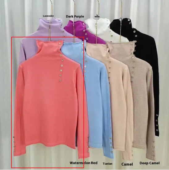 Short length slim fit knit bottoming shirt in core-spun yarn fabric showing 3D pattern details