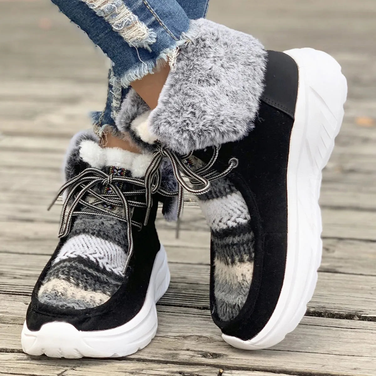 Women's lace-up snow boots in beige with artificial fur lining and platform sole
