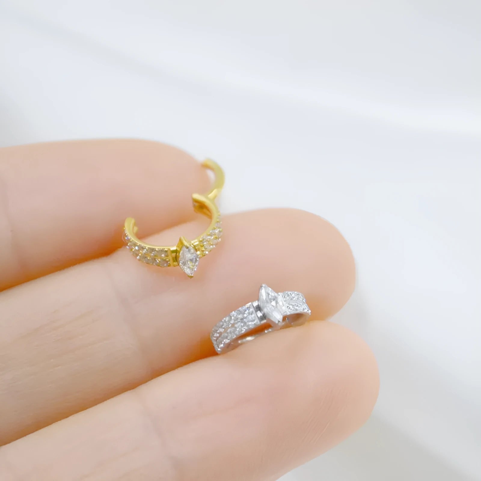 Titanium steel heart-shaped zircon diamond earrings in silver and gold colours