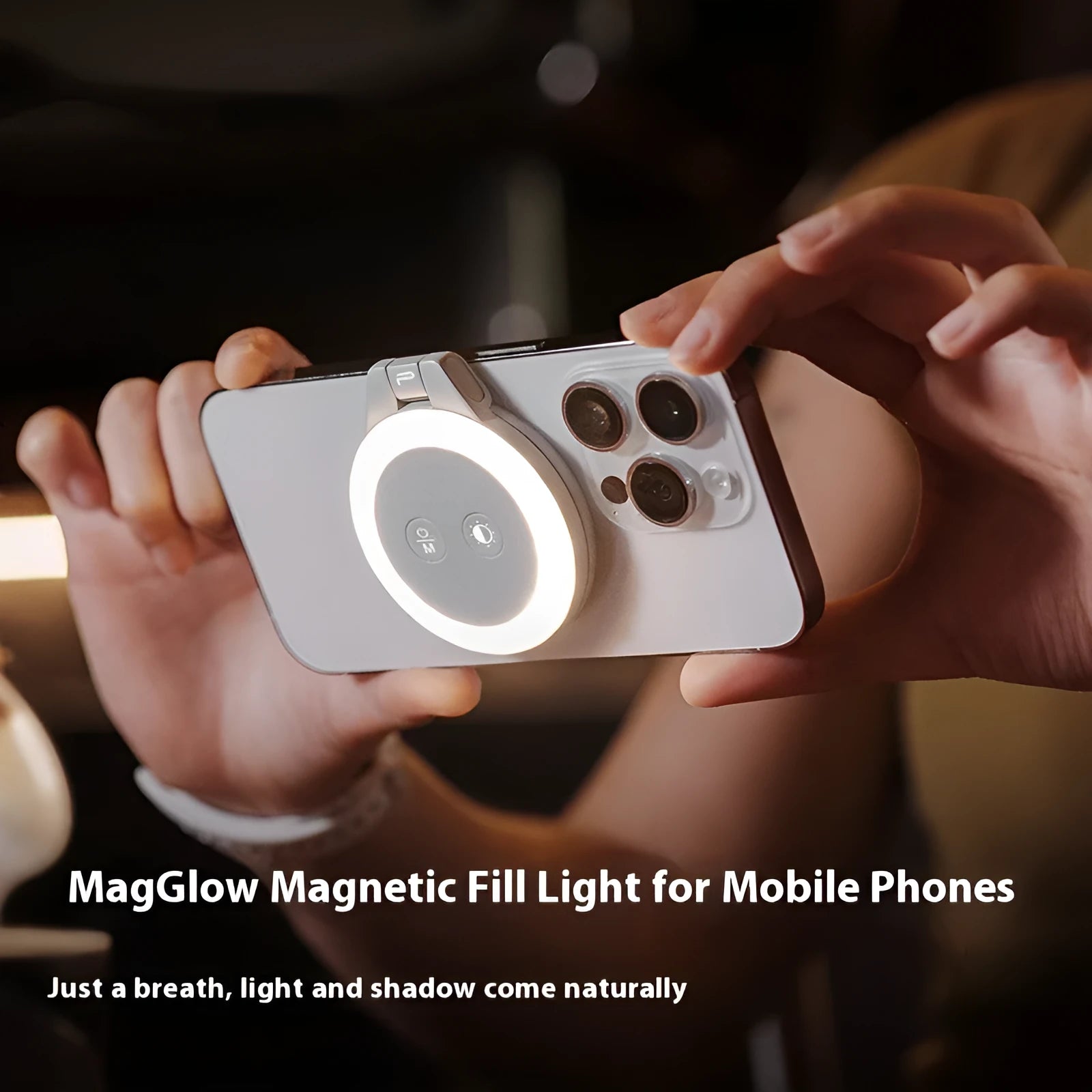 Magnetic portable mobile phone fill-in light in classic black, 13.5x11.8x3.7cm, Type-C charging port visible