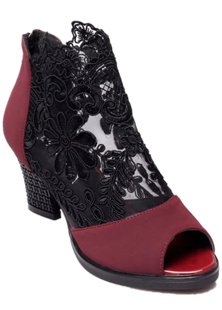 Women's black lace-up gladiator sandals with square heels and zip fastening