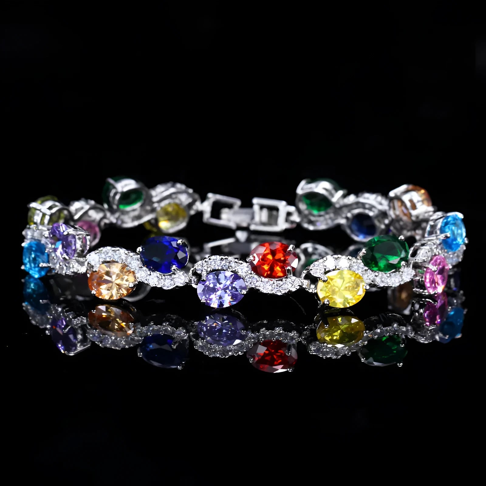 Copper-plated bracelet with gold electroplating and zircon stones in geometric design