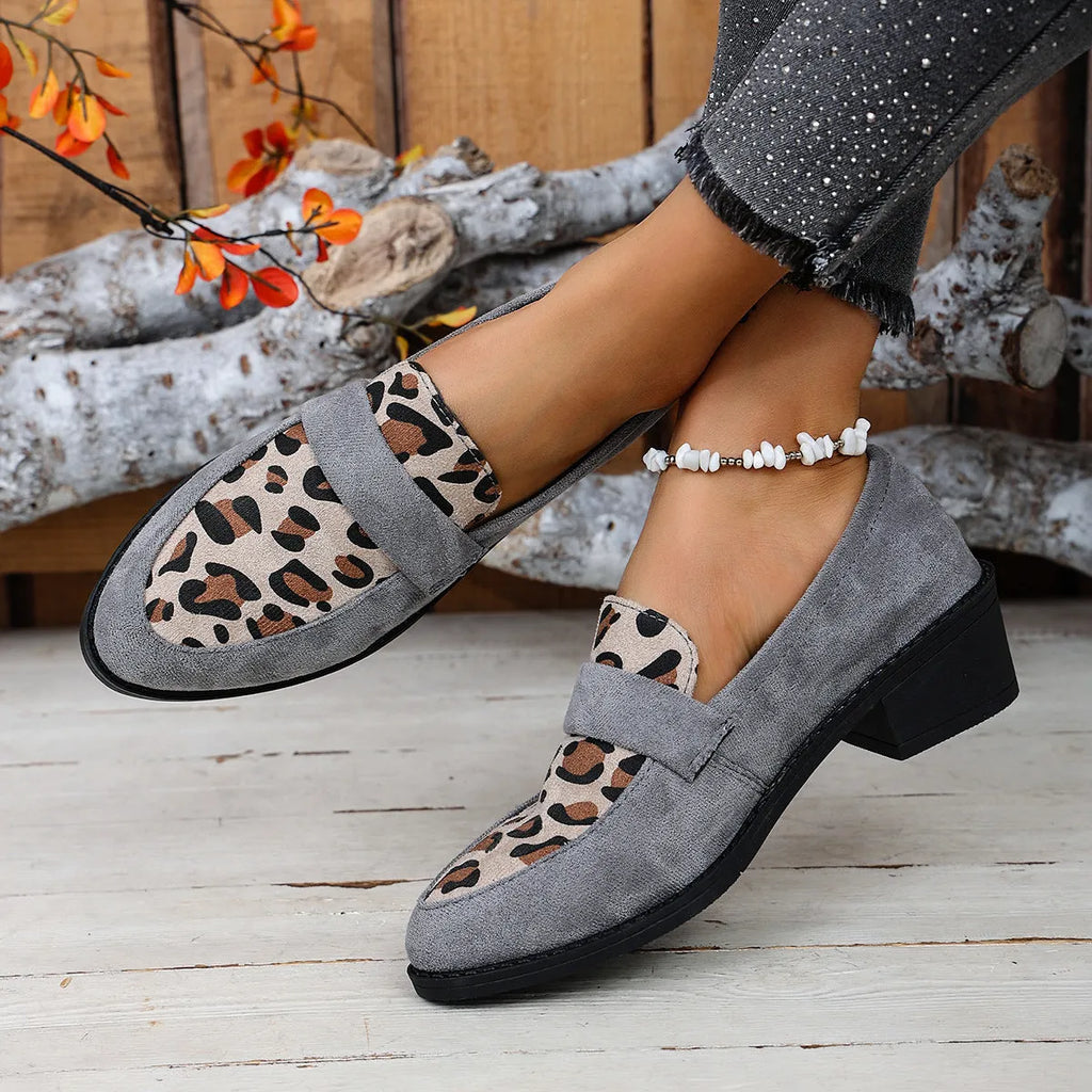 Leopard print slip-on suede pumps with pointed toe and chunky rubber sole in pink colour