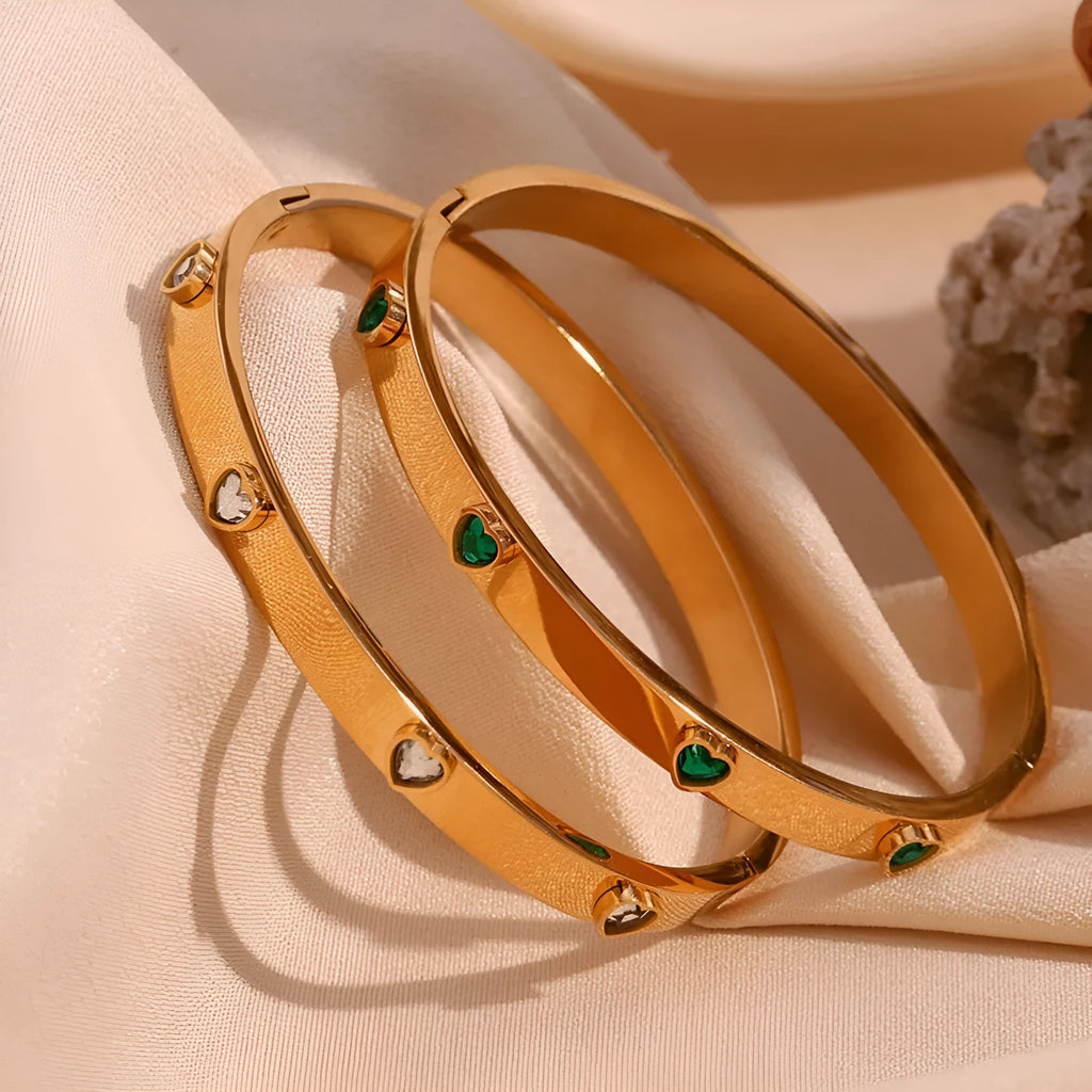 Stainless steel women's bracelet with micro-inlaid peach heart charm in electroplated finish