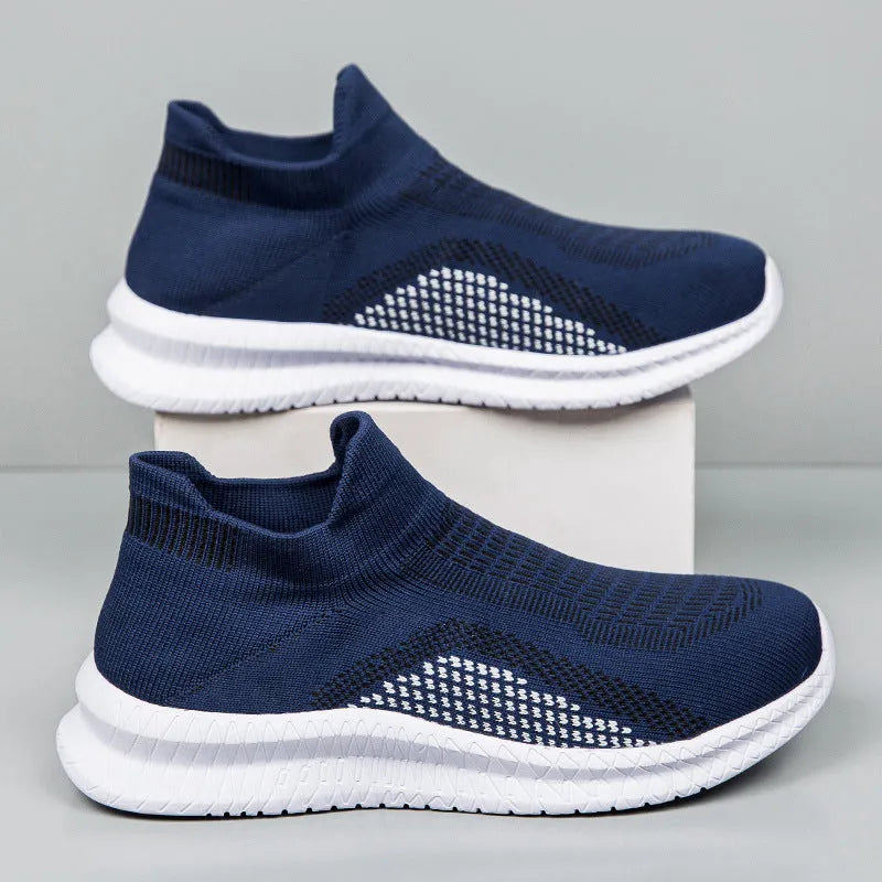 Men's white Popcorn Flyknit low-top casual sneakers with round toe on a neutral background.