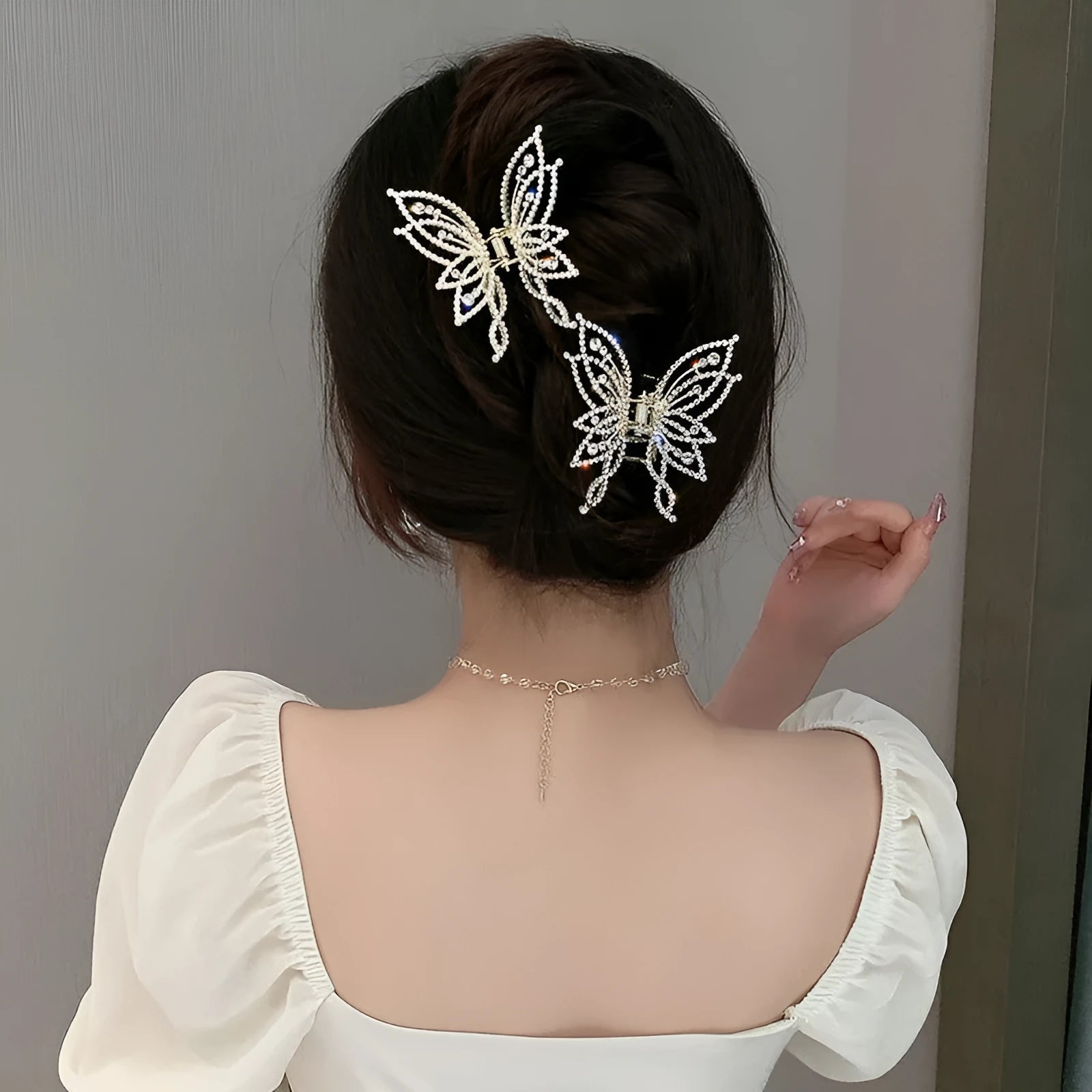 Butterfly hair clip for women with alloy electroplated construction in 6.7 x 6.2 cm size