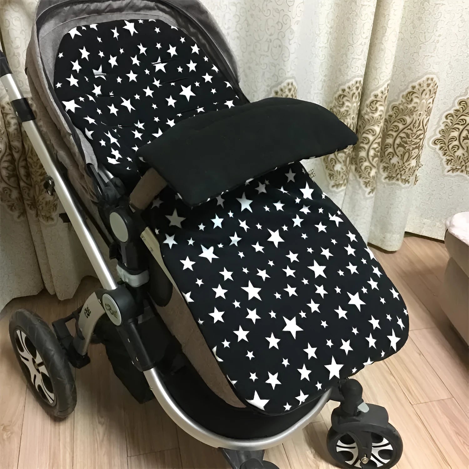 Envelope-style baby stroller sleeping bag with thick filling for winter, shown in a choice of colours.