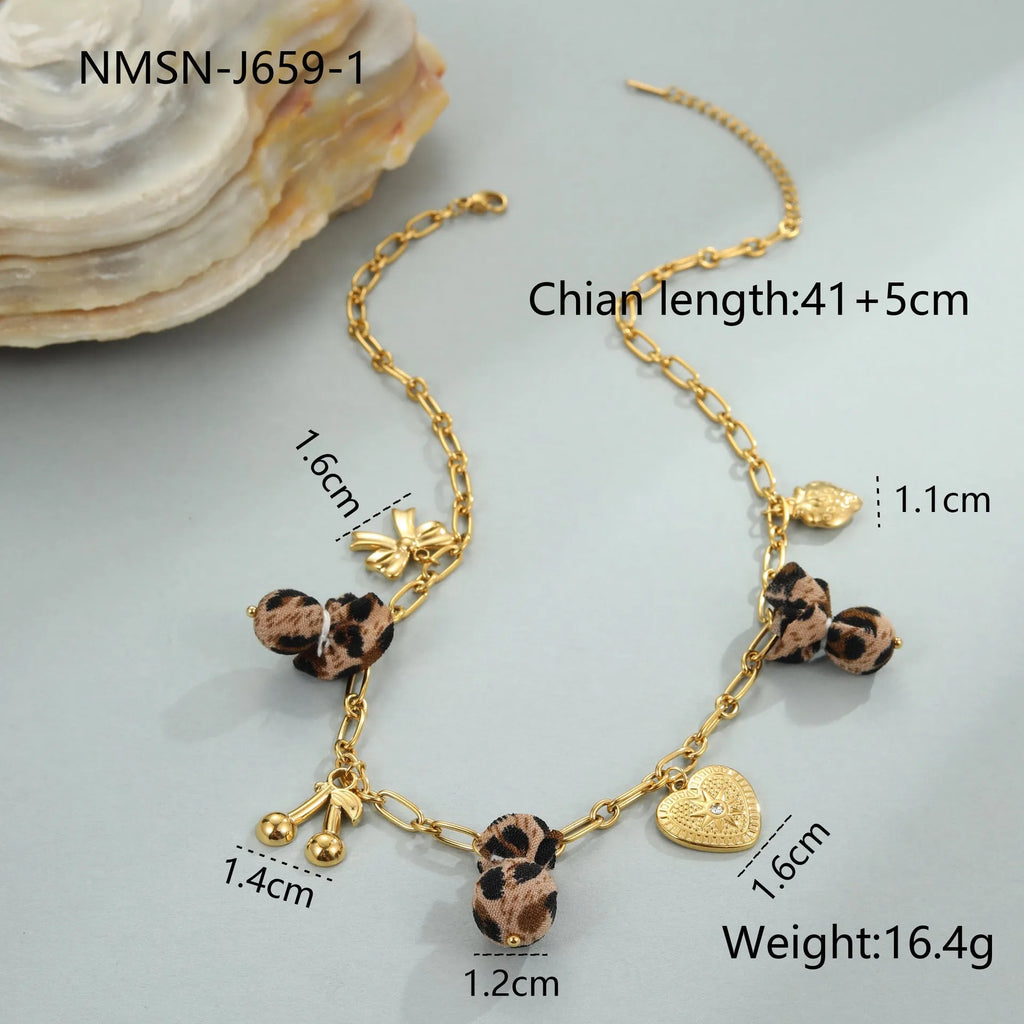 Women's stainless steel necklace with leopard pendant, heart and flower details, adjustable 41-50cm length