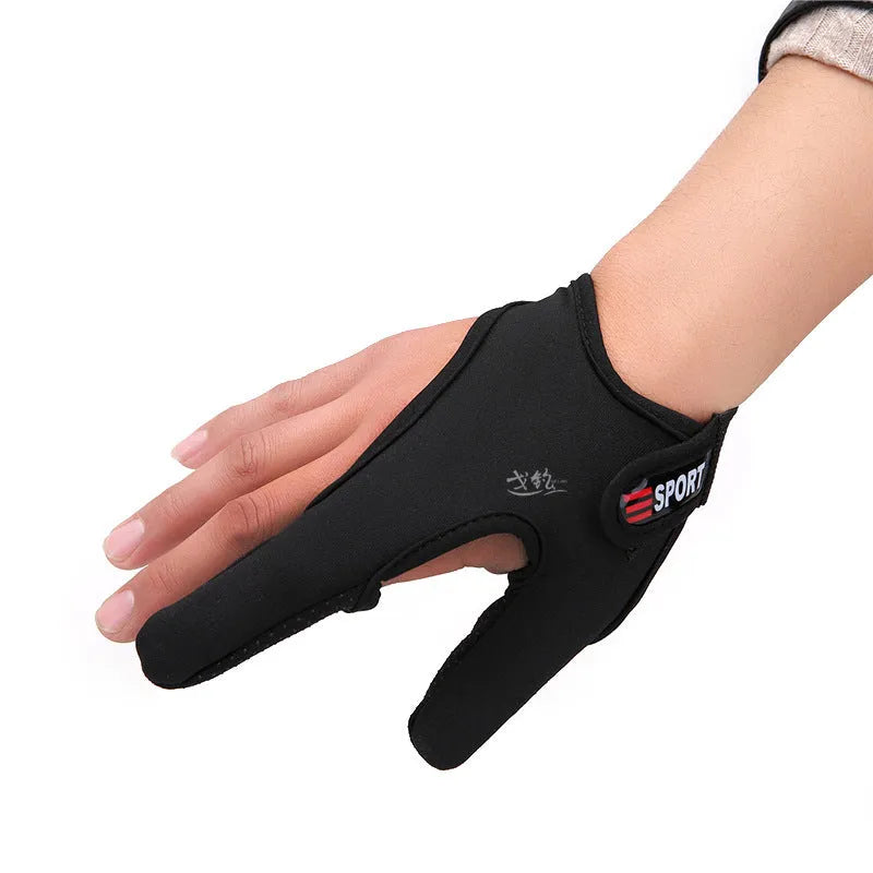 A single two-finger fishing glove in camouflage colour, showing the diving cloth back and microfiber palm material.