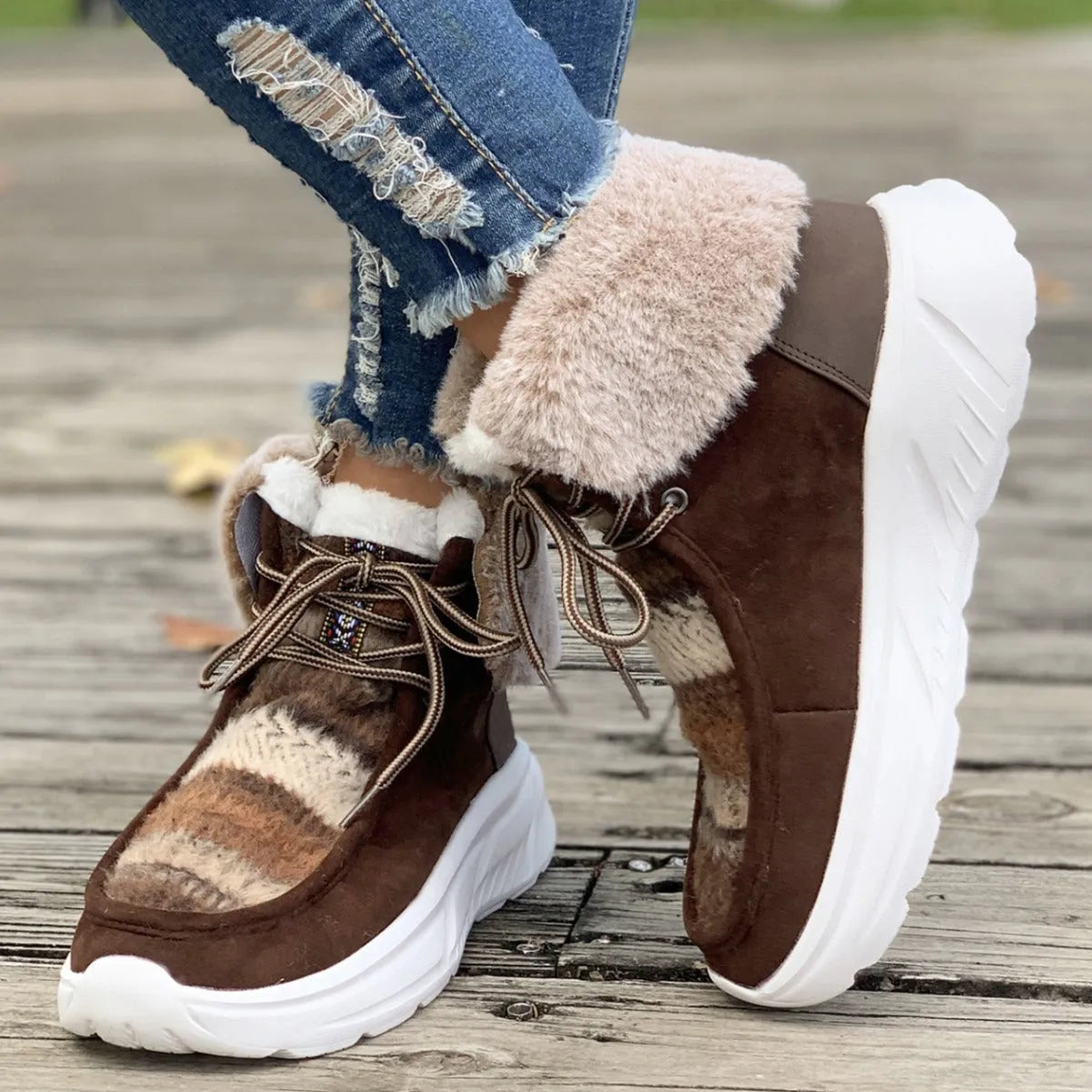 Women's lace-up snow boots in beige with artificial fur lining and platform sole