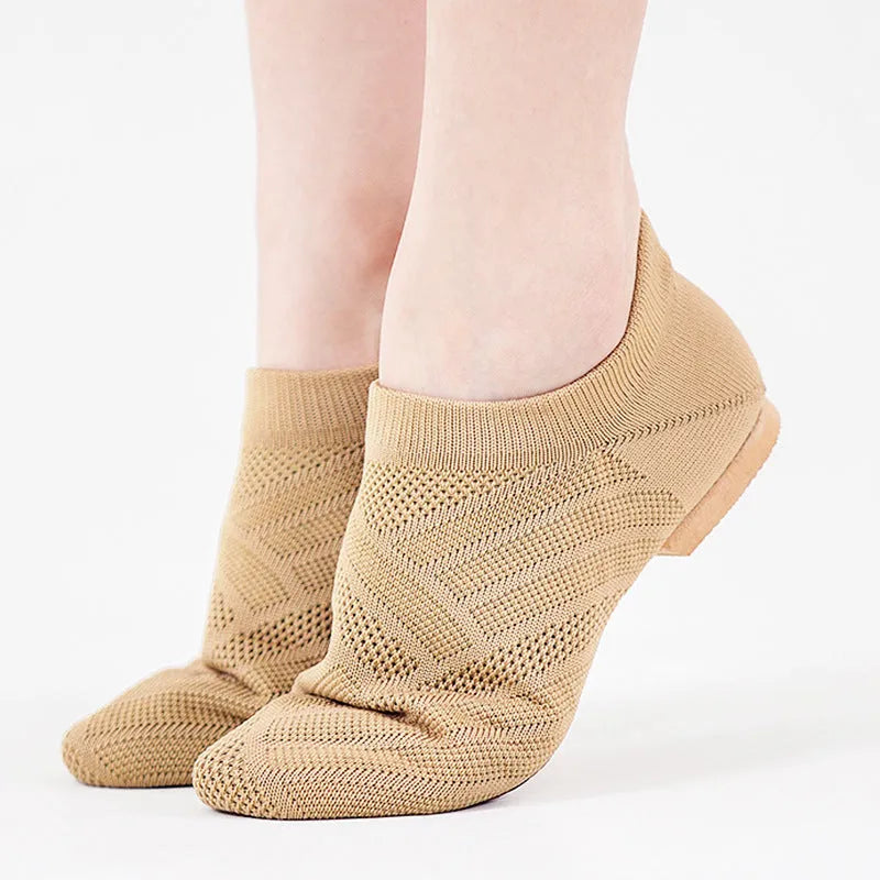 Camel-coloured Latin dance shoes with cotton mesh upper and leather sole in simple solid colour printing
