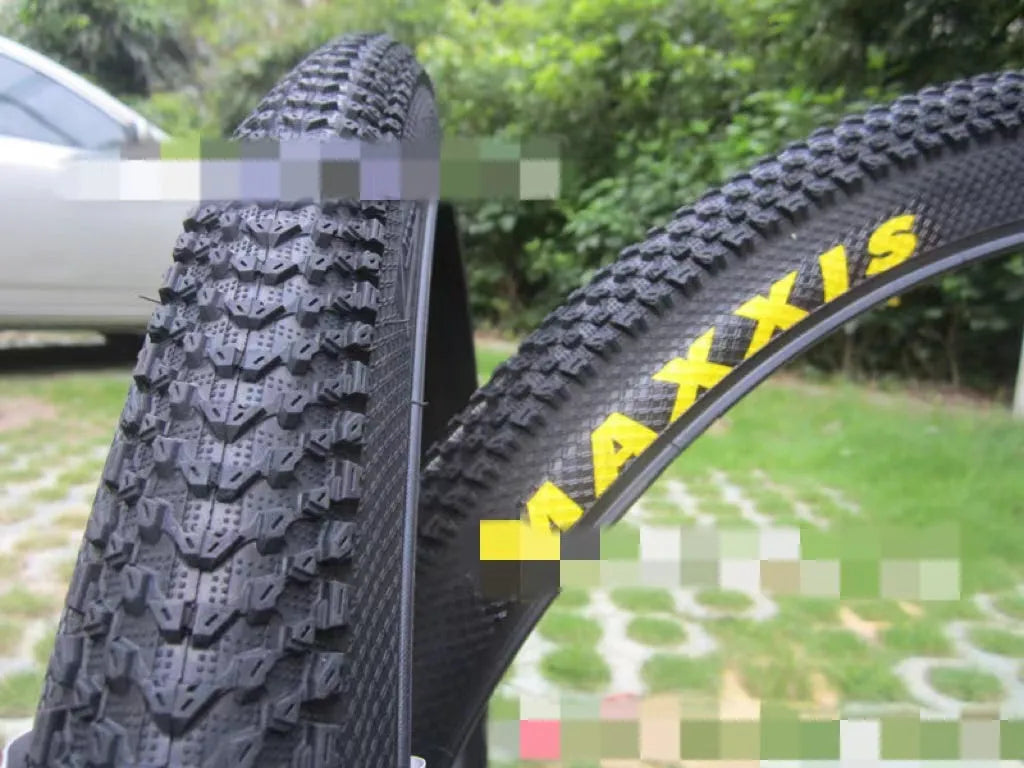 Ultralight mountain bike tyre with puncture-resistant design for 26, 27.5 and 29-inch wheel sizes