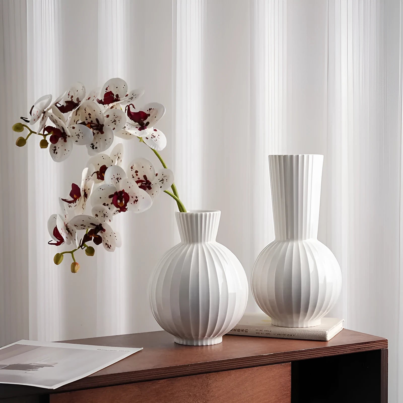 White striped ceramic vase with American country design for table decoration