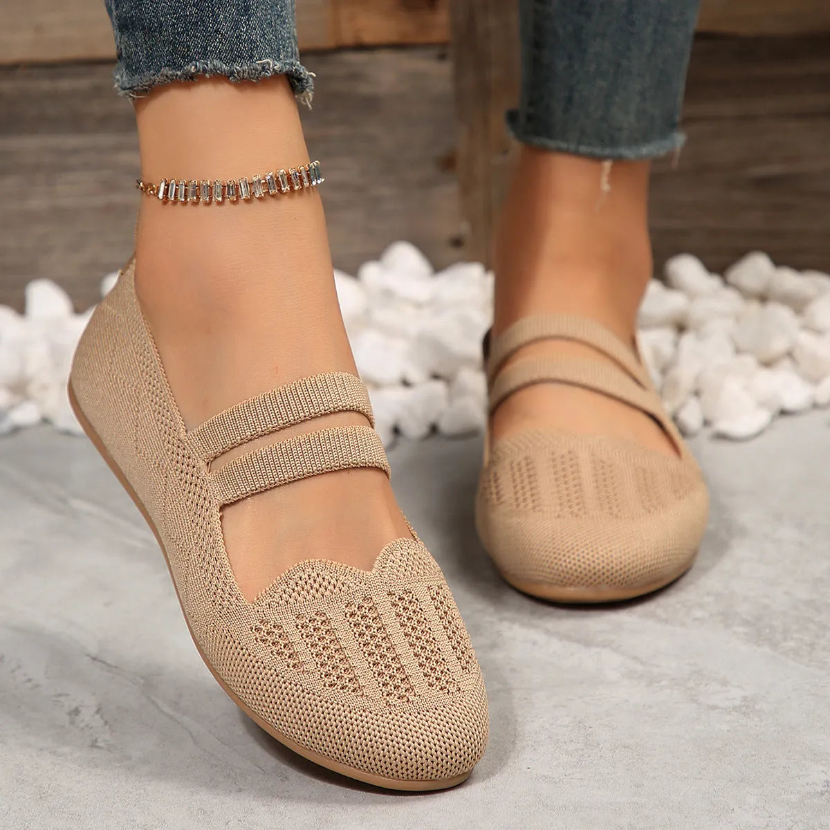 Women's casual mesh slip-on flats in black with round toe, flat heel, and breathable upper