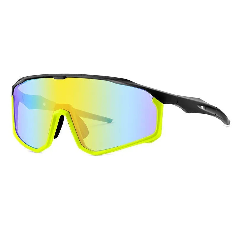 Mountaineering goggles with colourful lenses and full frame design for climbing and hiking