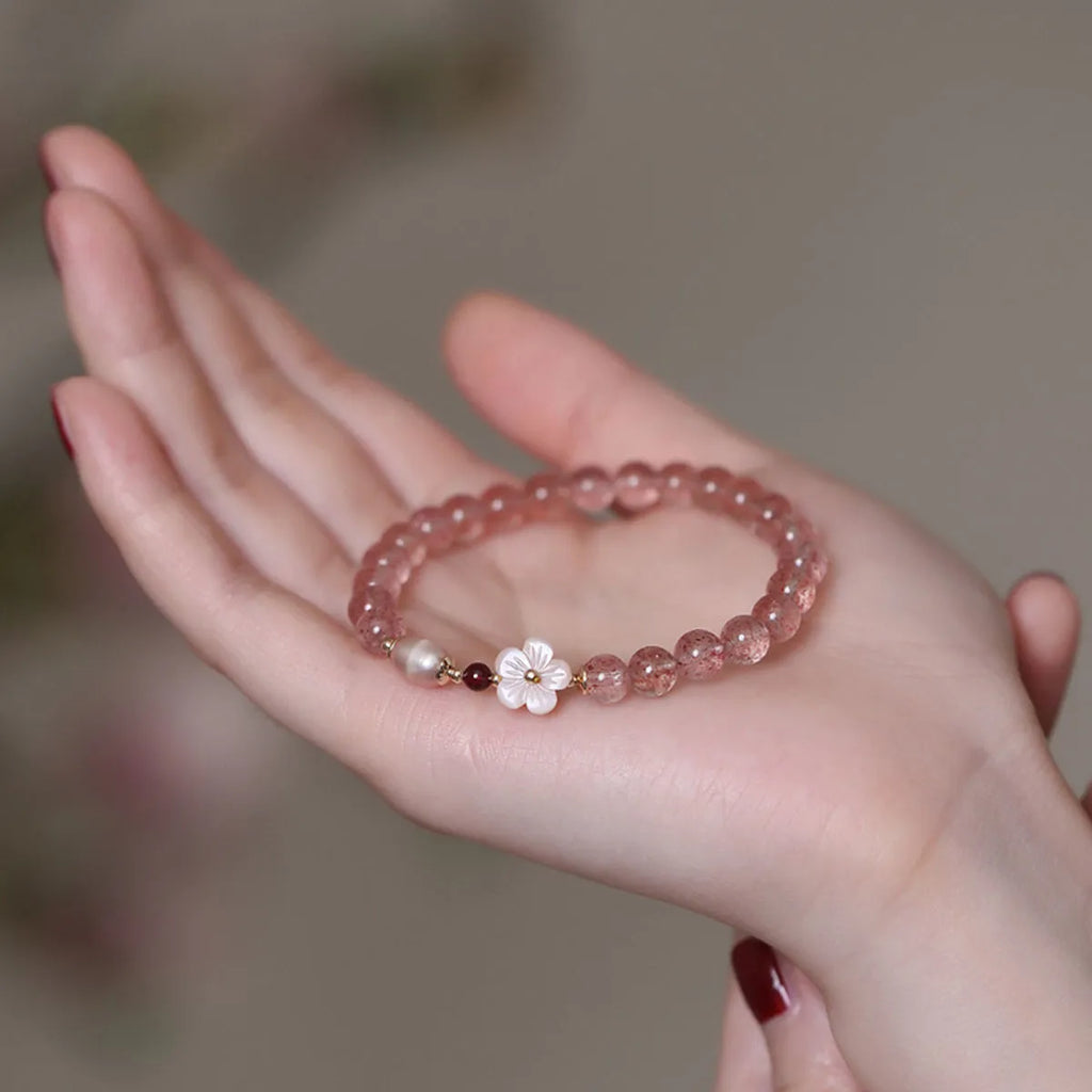 Strawberry quartz peach blossom crystal bracelet with floral pattern and flower-shaped beads