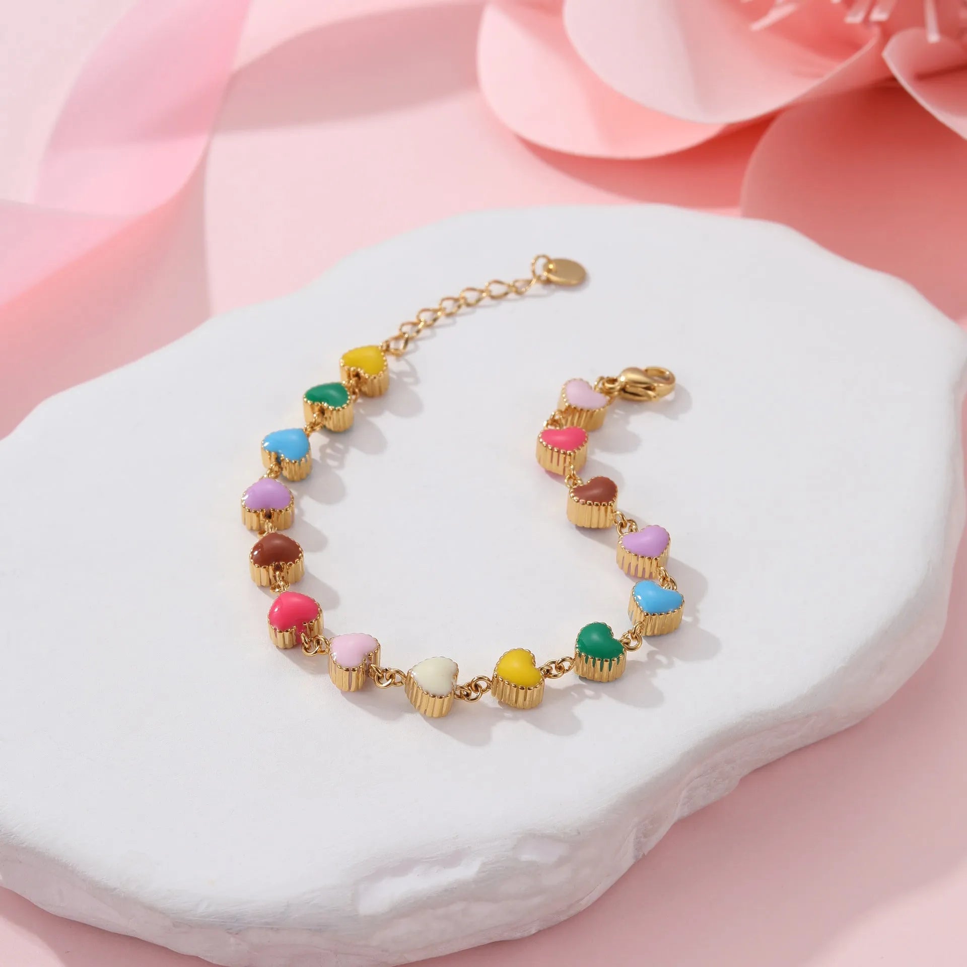 Gold or steel coloured women's bracelet with heart-shaped titanium steel pendant on stainless steel band