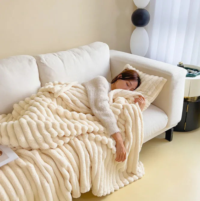 Soft Wind bubble velvet faux rabbit fur blanket in a solid colour, showing its double-sided texture.