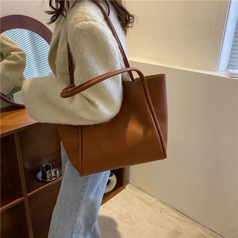 Casual large capacity solid colour tote bag for women with matching wallet in PU material
