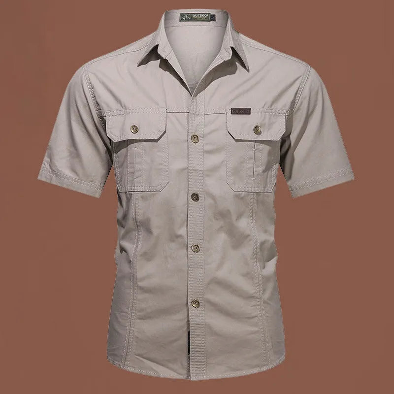 Men's short sleeve cotton work shirt in loose fit with non-ironing treatment