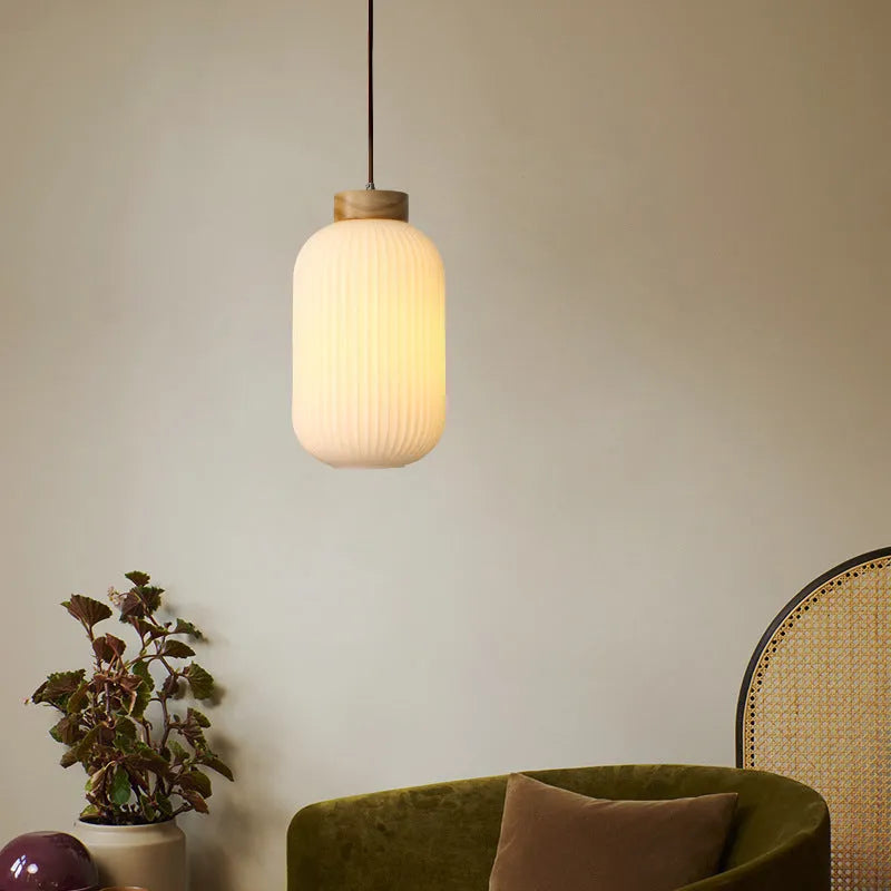 Wooden retro pendant light in Nordic style with three size options