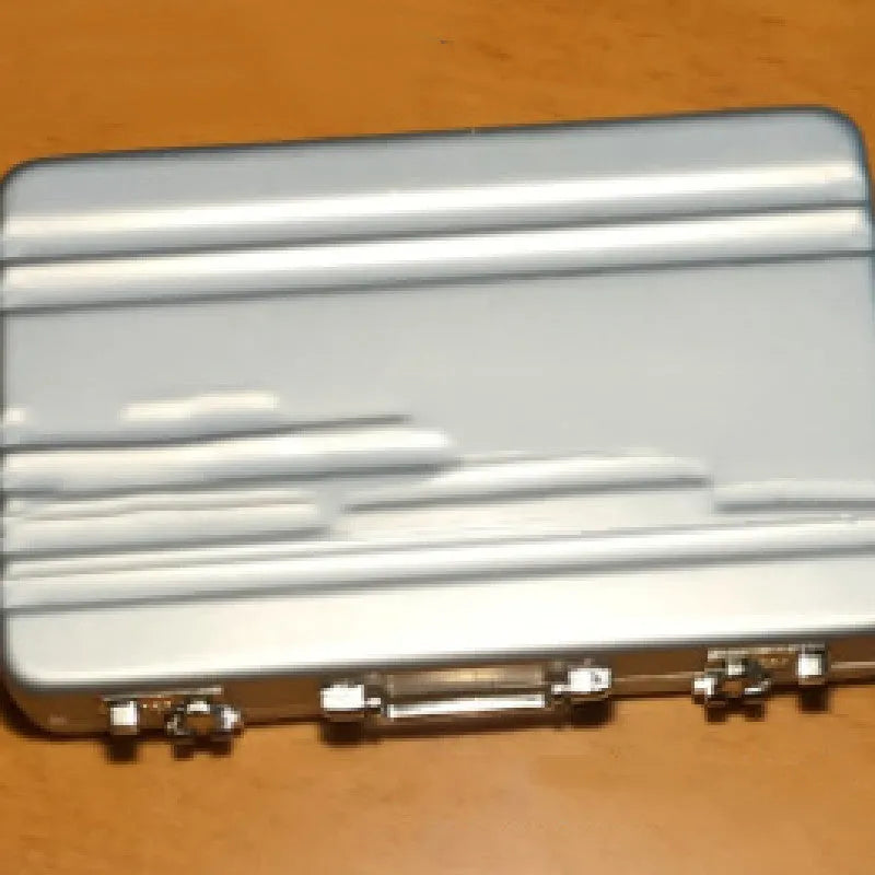 Aluminium alloy metal card holder in six colours measuring 100x65x16mm