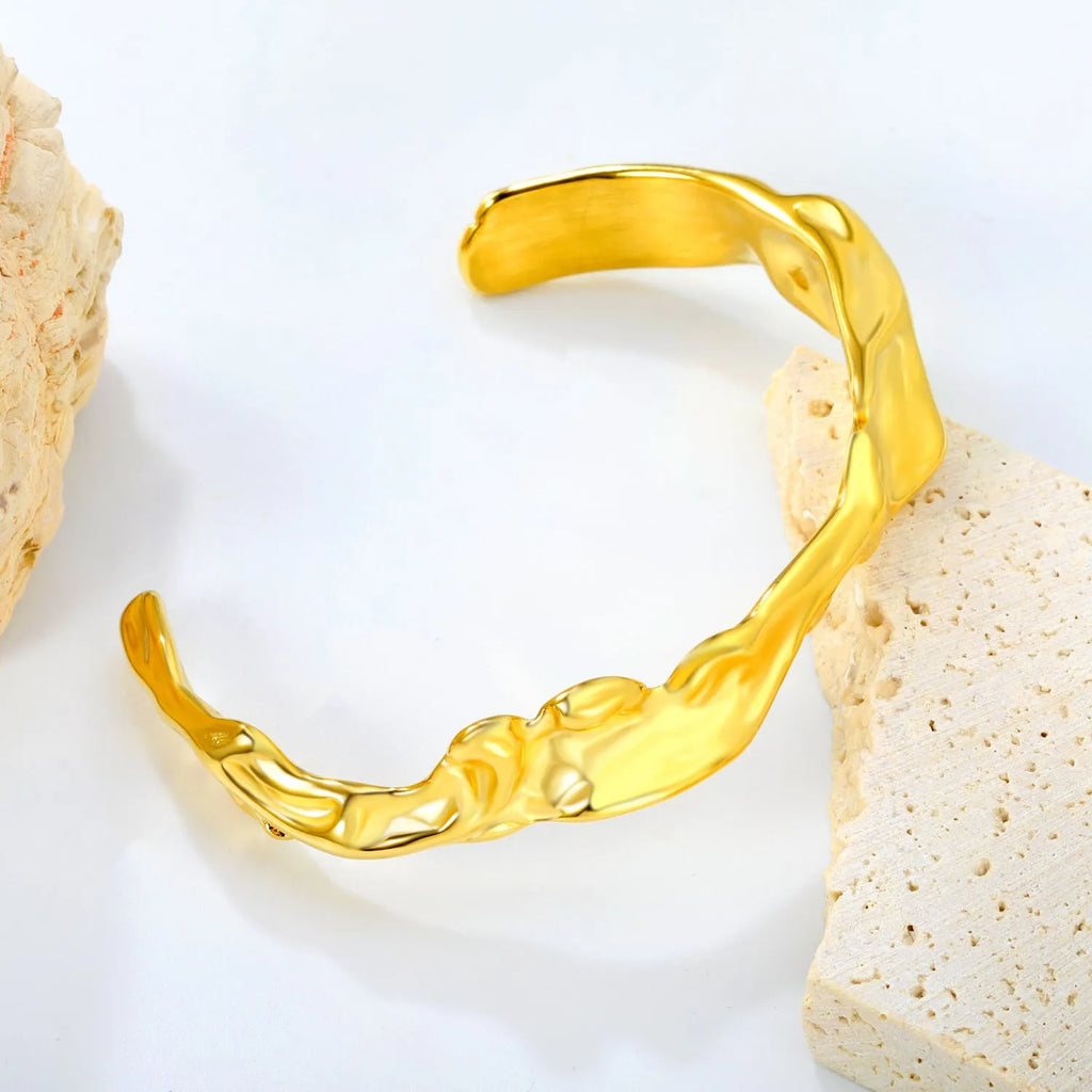 Stainless steel European design bracelet in BR927601S, BR927601G or BR927201G colour finish