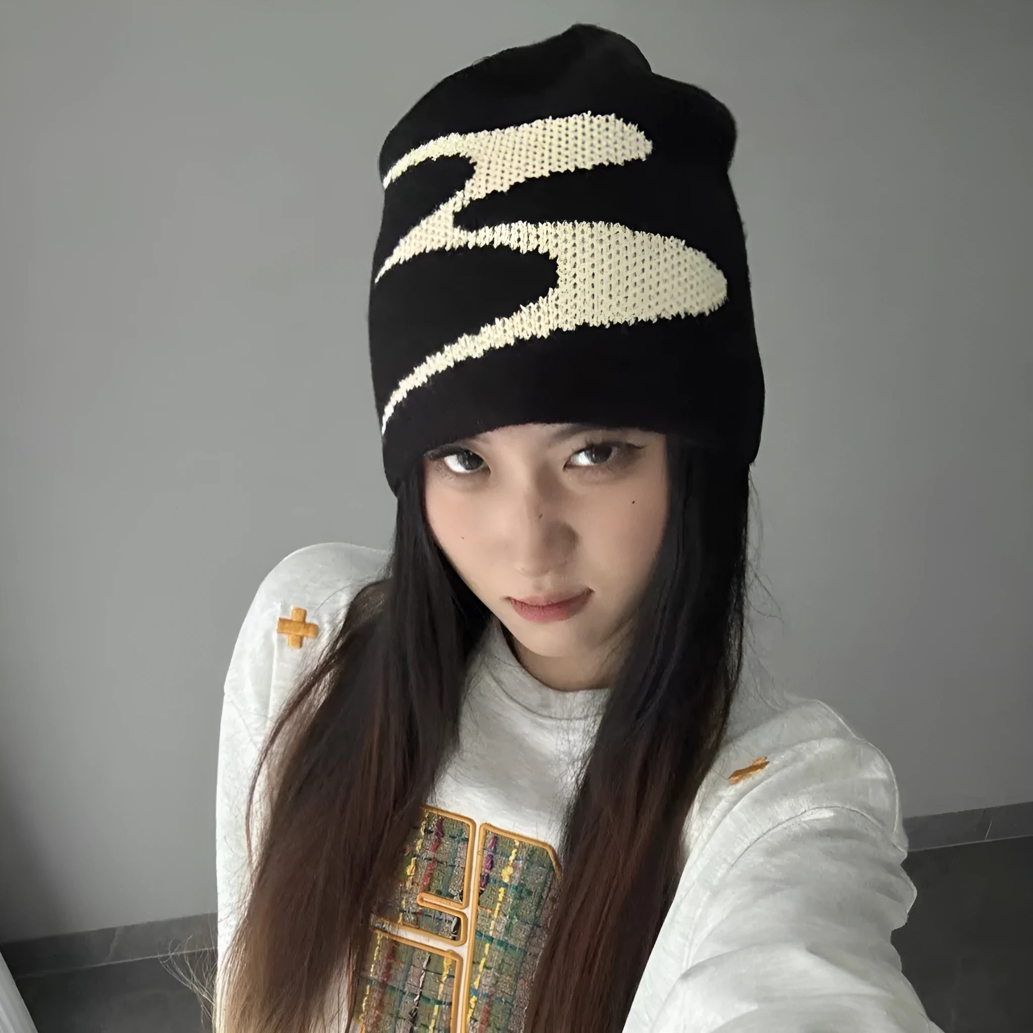 Acrylic knitted beanie hat with thermal lining in black, grey or white colours