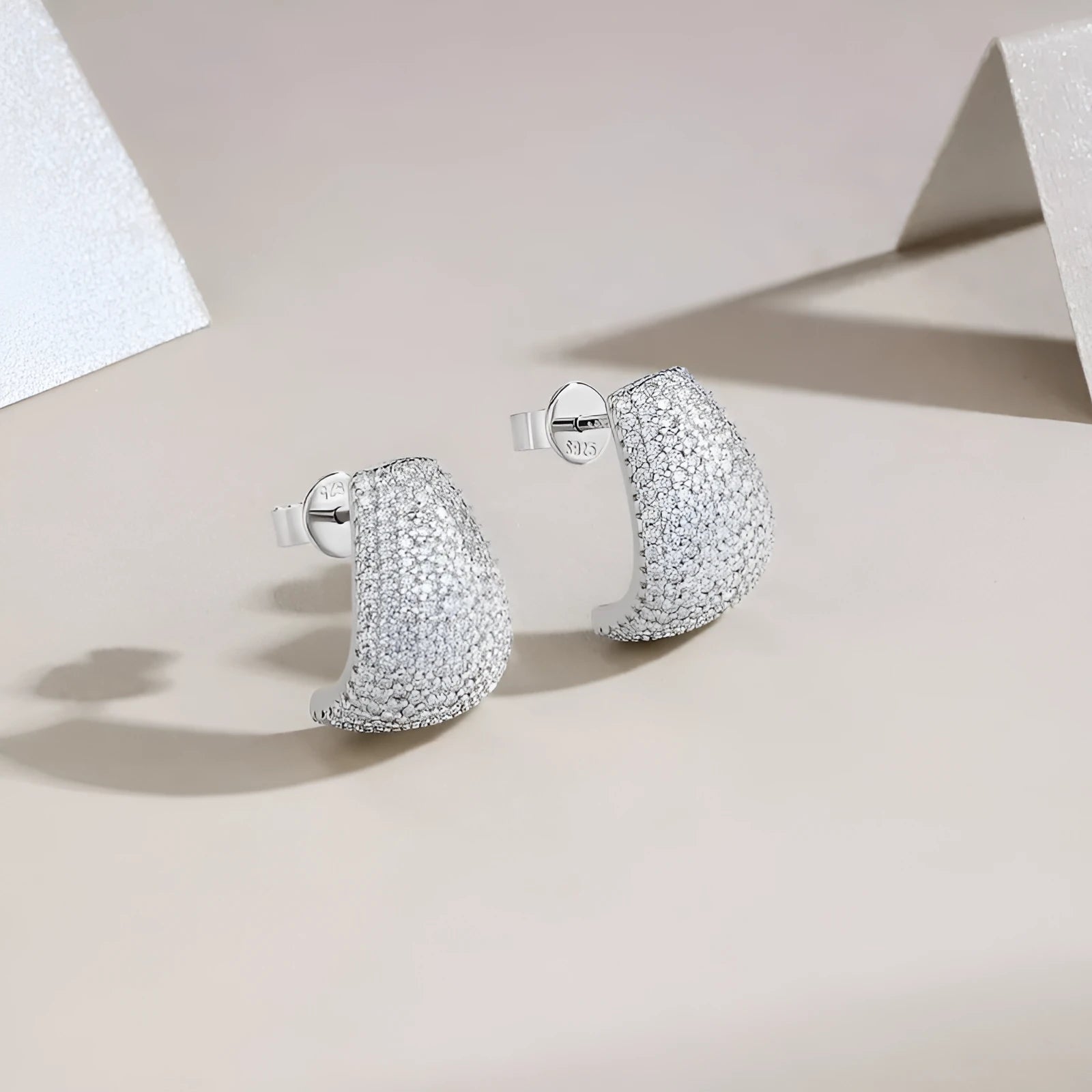 Geometric S925 sterling silver ear studs with d-e colour moissanite stones and alloy posts.