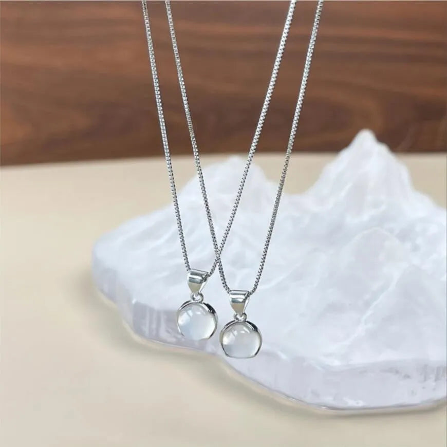 Korean-style women's necklace with geometric oval crystal pendant on adjustable box chain