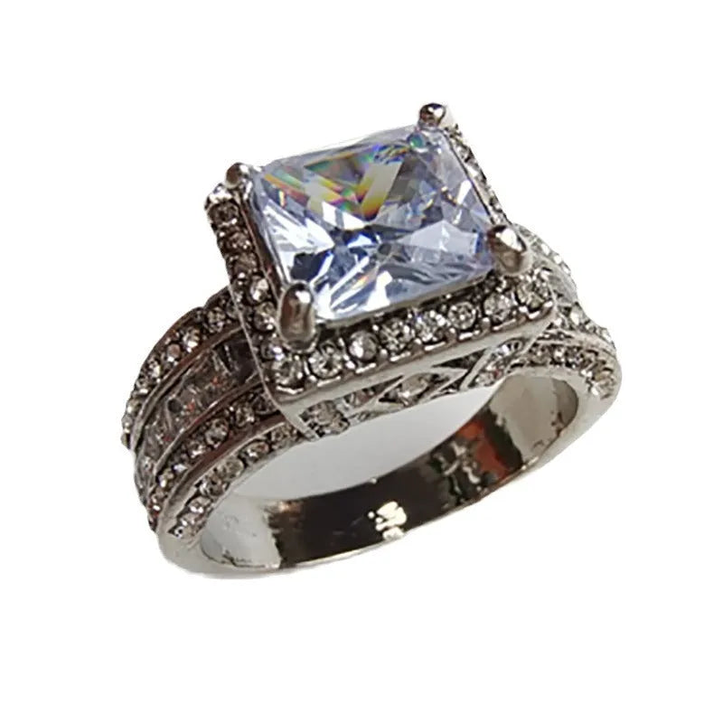 Geometric women's silver fashion ring in gold or white colour on alloy base
