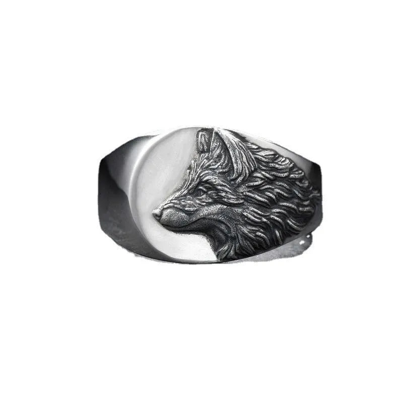 Silver alloy men's ring with a geometric domineering wolf design on a grey background