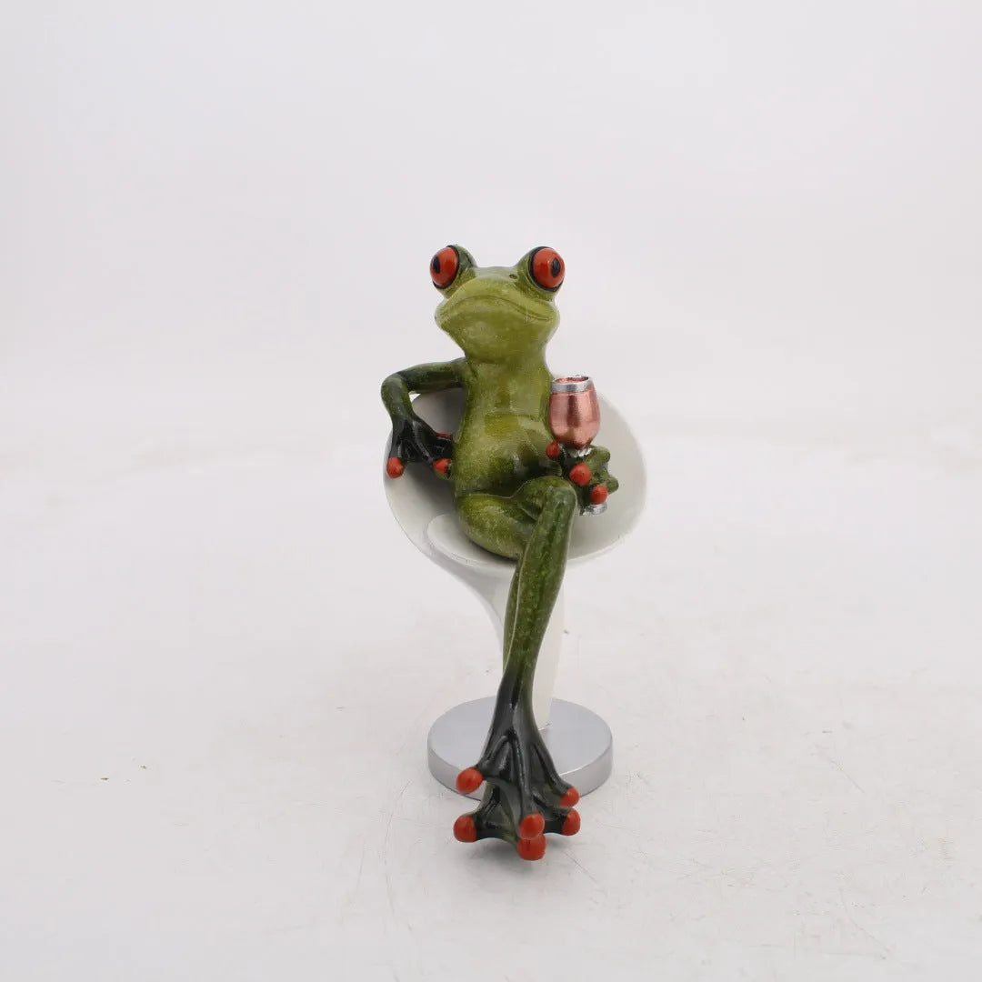 Realistic resin frog decorative ornament for home and garden display in pastoral style