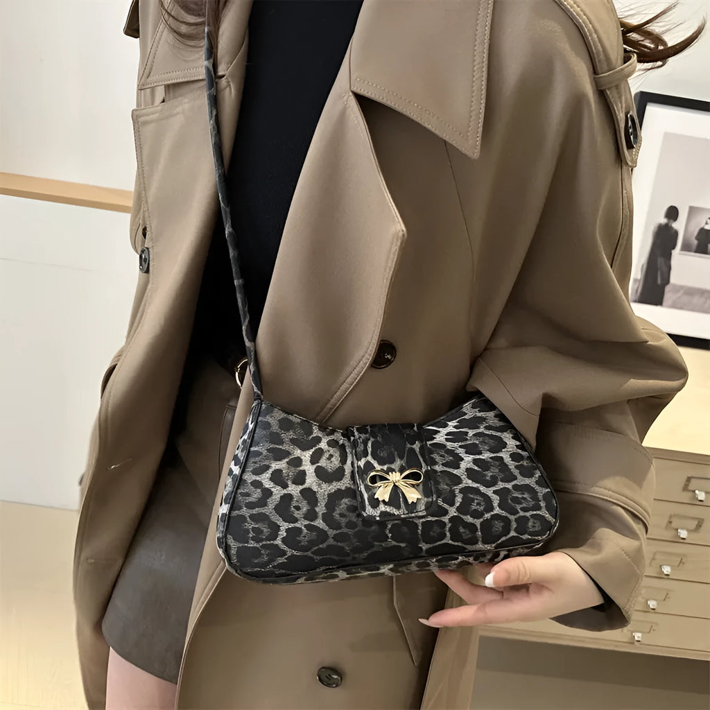 Casual women's handbag in PU leather with sandwich pocket design and large capacity