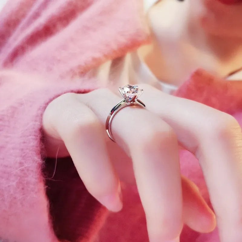 Six-claw white gold plated zircon ring geometric design on finger