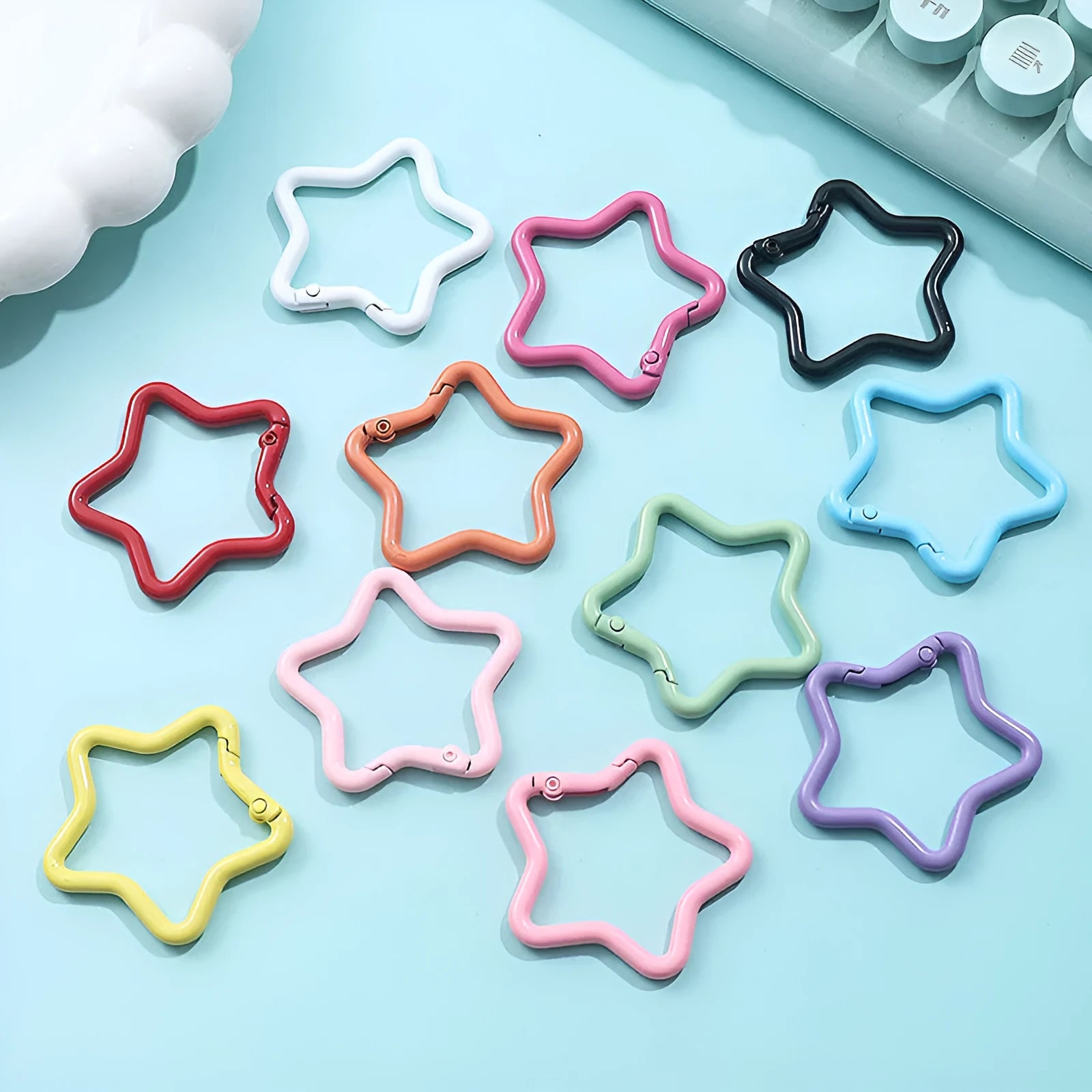 Zinc alloy five-pointed star keychain in a choice of macaron colours for bag decoration.