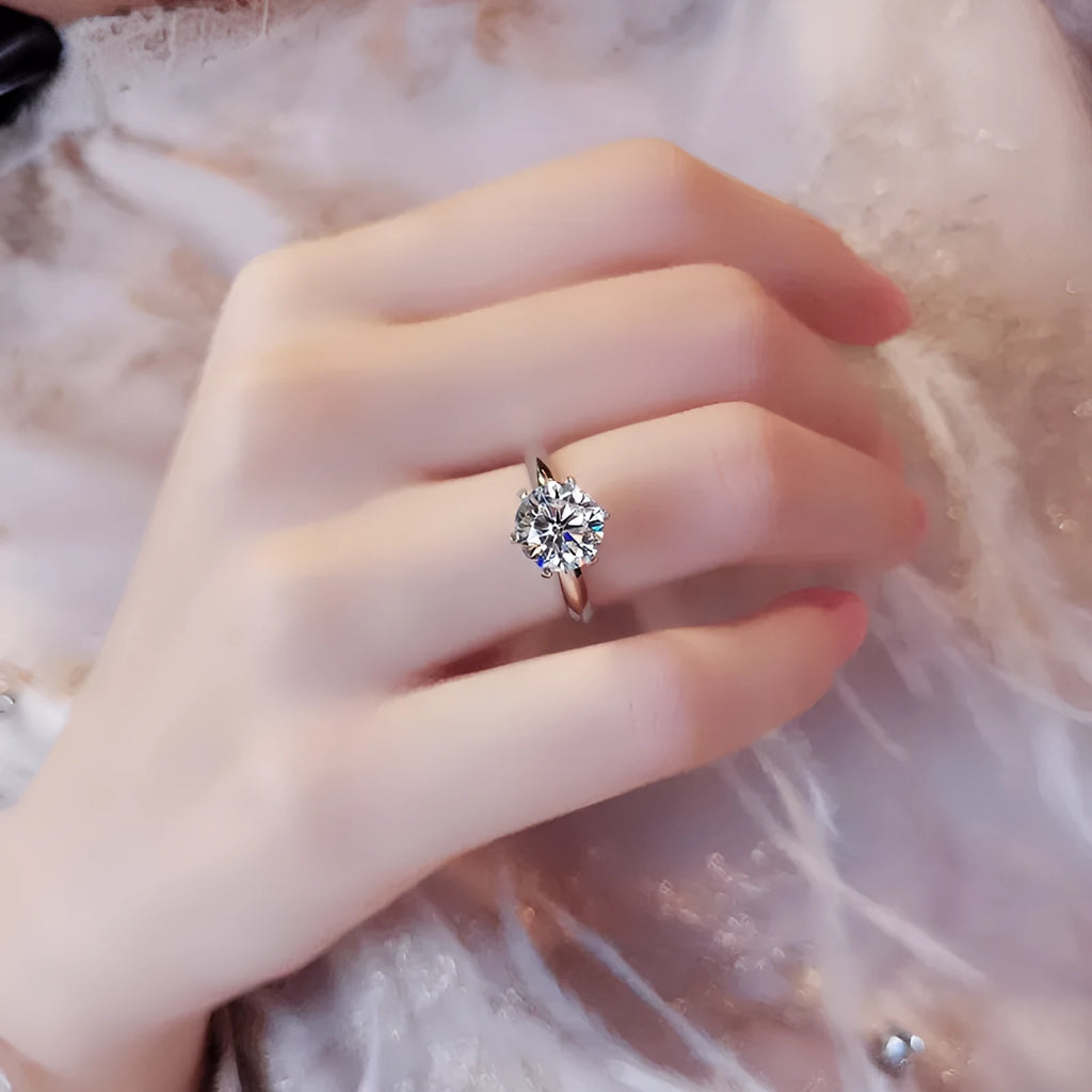 Six-claw white gold plated zircon ring geometric design on finger