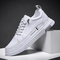 Men's white low-top skate shoes with microfibre upper, round toe, flat rubber sole and elastic band