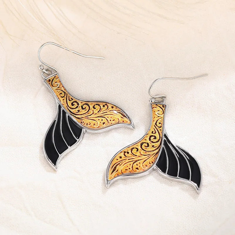 Women's fishtail earrings with whale motif in white gold colour retro style