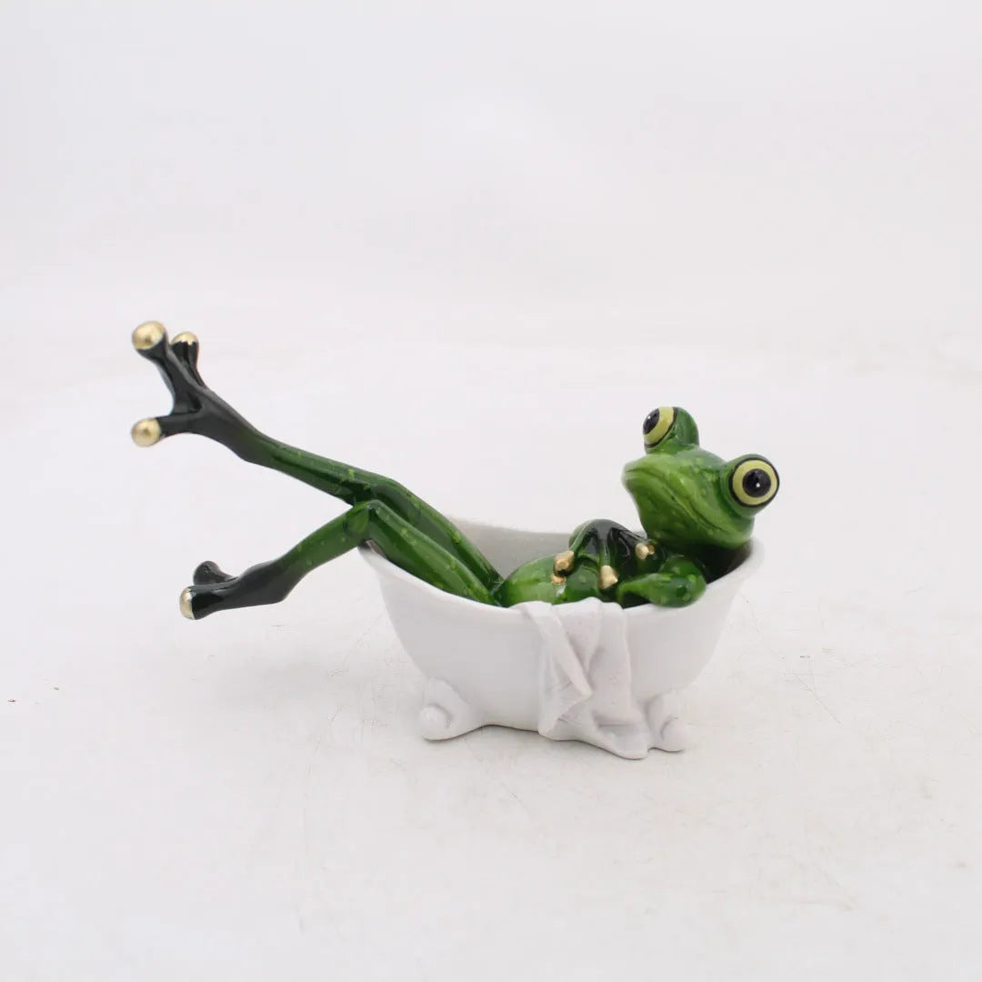 Realistic resin frog decorative ornament for home and garden display in pastoral style
