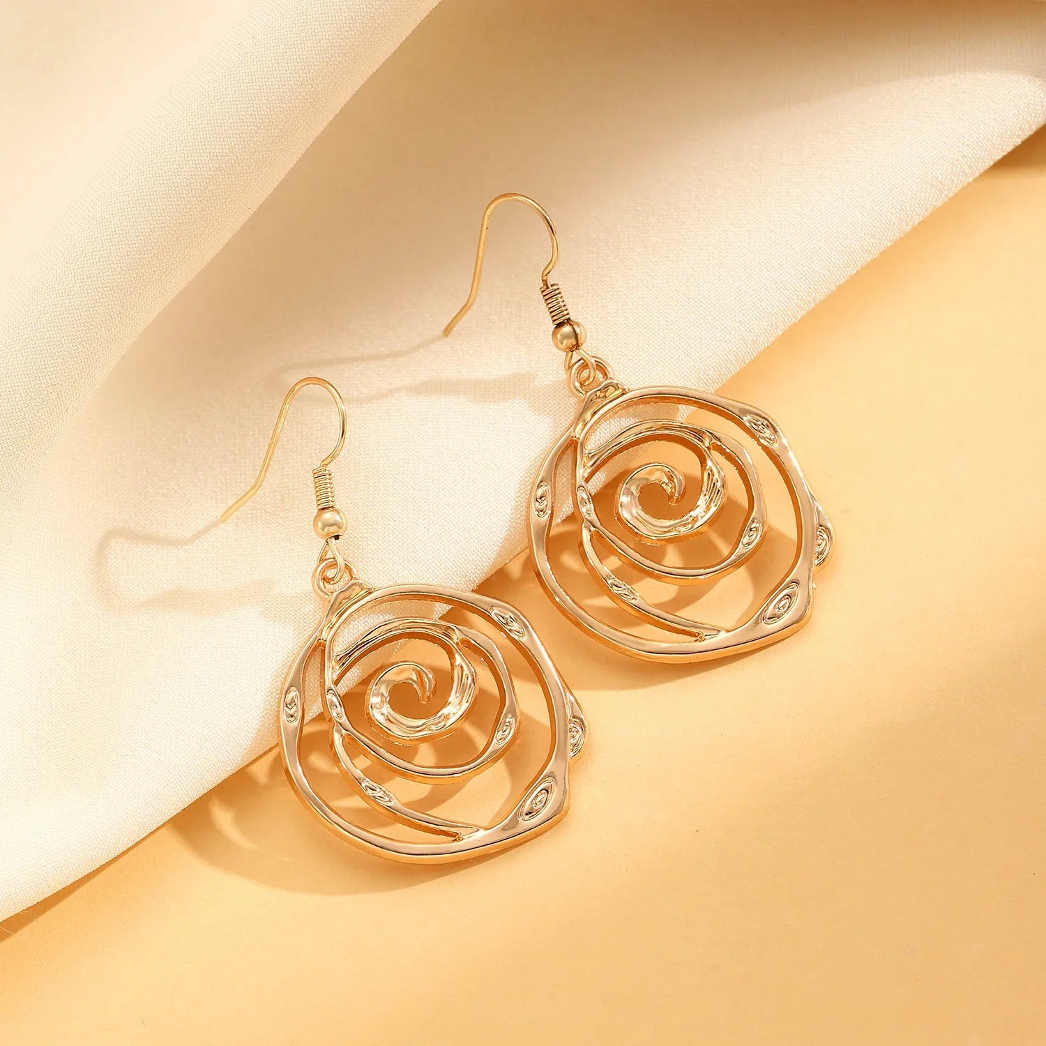 Geometric spiral donut jewellery set with necklace, bracelet, and earrings on adjustable 41-50cm chain