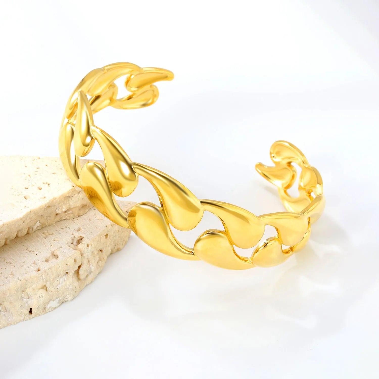 Stainless steel European design bracelet in BR927601S, BR927601G or BR927201G colour finish