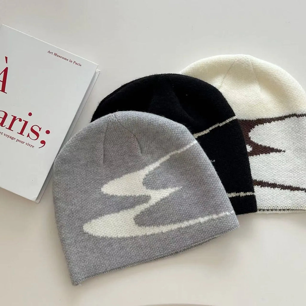 Acrylic knitted beanie hat with thermal lining in black, grey or white colours